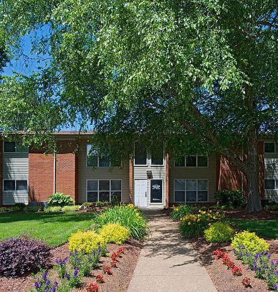 Hodges Manor Apartments — Photo 1