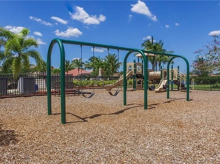 10960 Cherry Laurel Dr — Photo 32