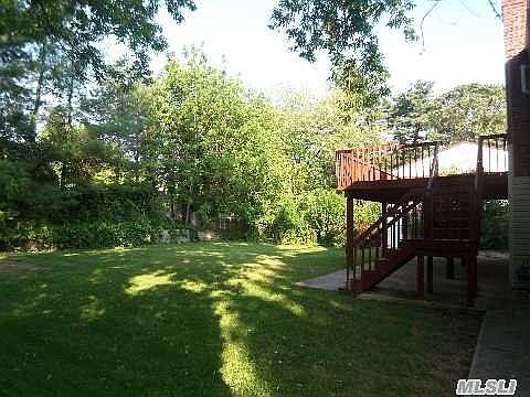 4th image of 11 Martha Ln