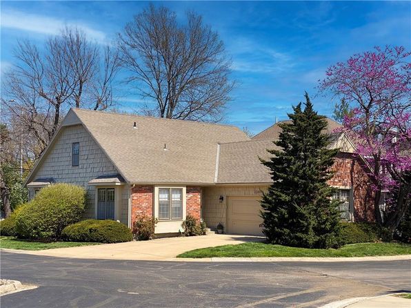 11101 Delmar Ct, Leawood, KS 66211