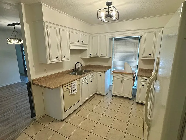 62 Sharmont Dr — Photo 13