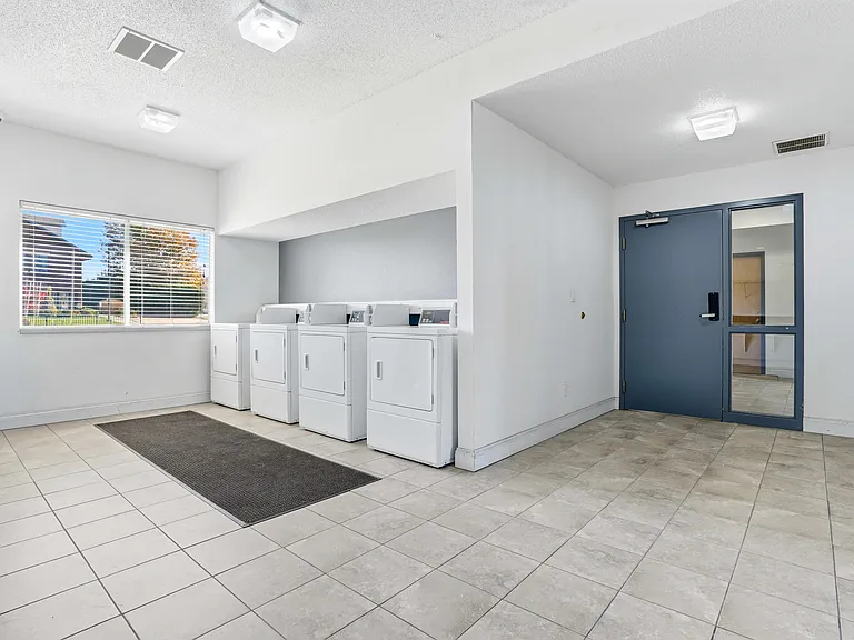 Keokuk Street Apartments — Photo 19
