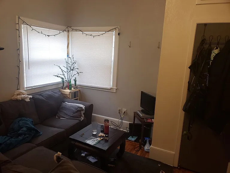 415 4th St SE — Photo 3