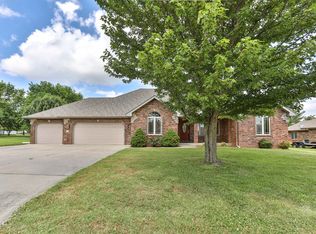 1675 S Village Ln, Bolivar, MO 65613