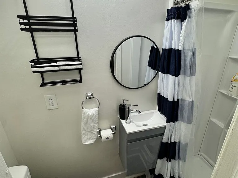 1732 Winder St — Photo 9