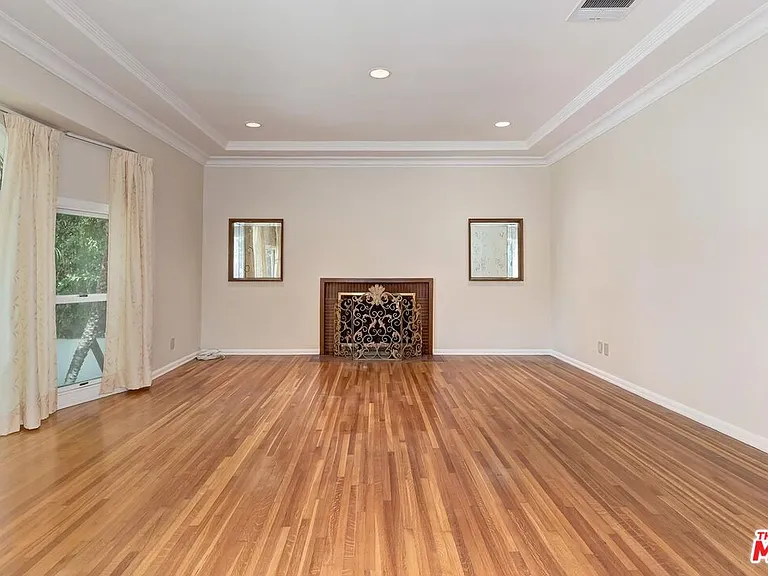10574 Ashton Ave — Photo 4