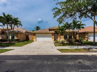 315 E Royal Cove Cir, Davie, FL 33325