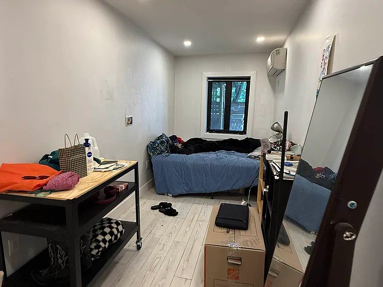 827 Gates Ave #1 — Photo 5