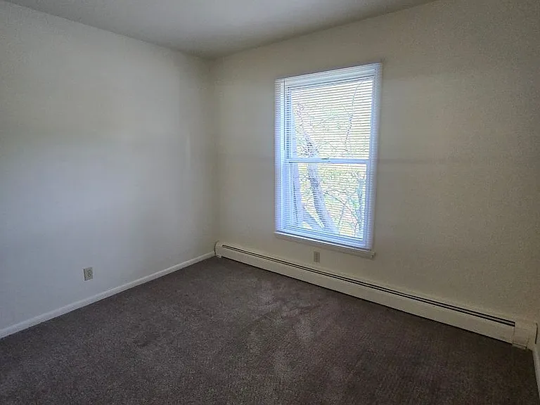 Mulford Park Apartments — Photo 7