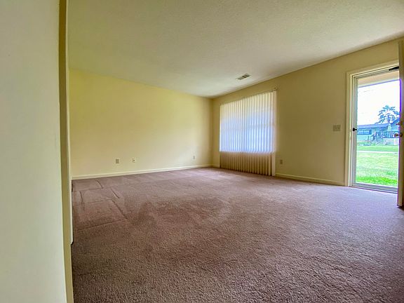 3rd image of 6424 Plantation Dr