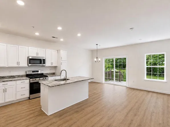 4 Wayne Ct, Blackwood, NJ 08012