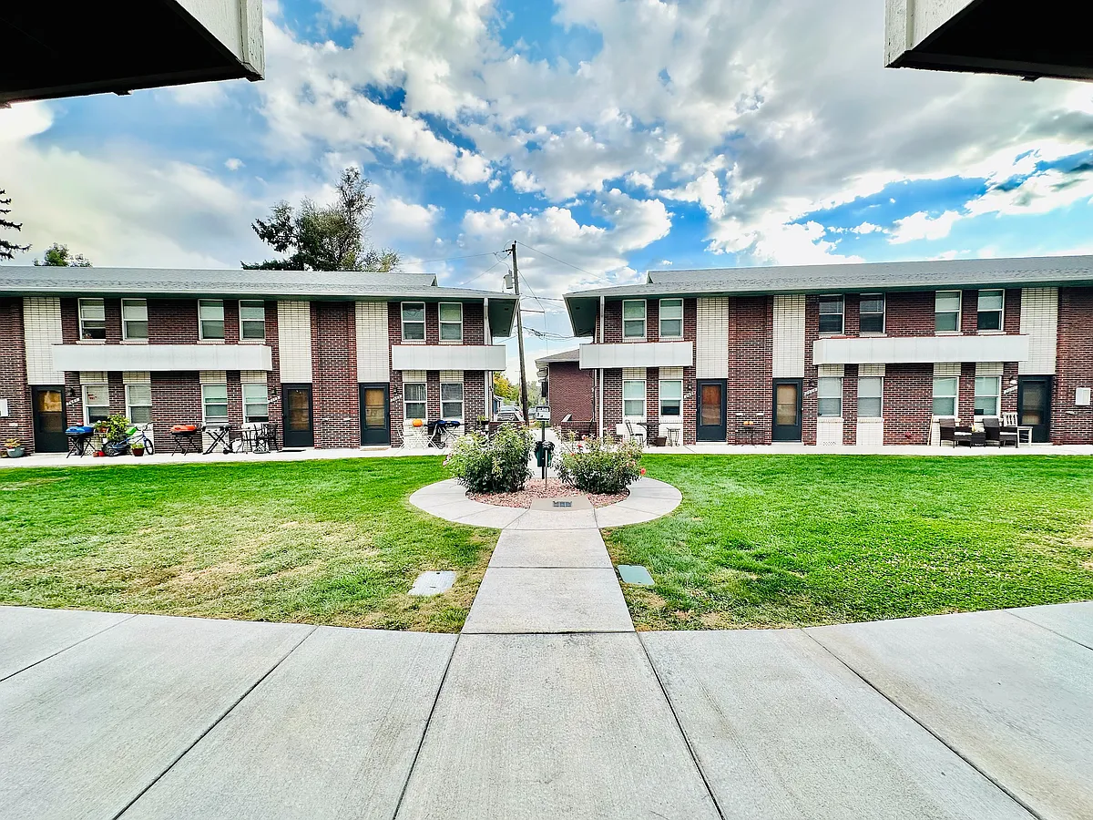Welcome to your new home, where charm meets community in a beautifully landscaped courtyard setting. - Townhomes at Sloans Lake