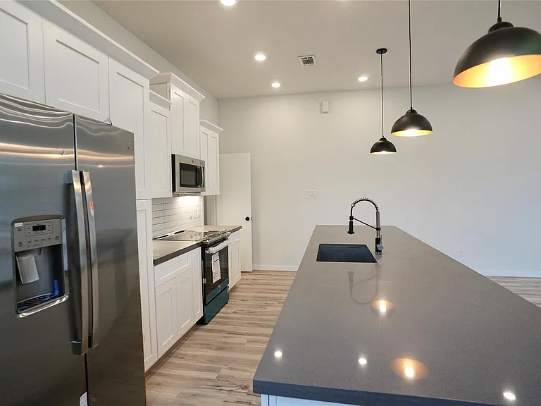 1711 Summer St — Photo 4