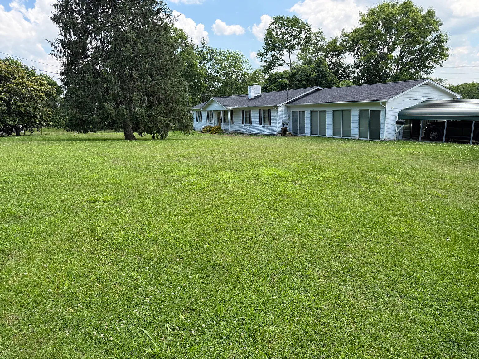 3 bed, 1.5 bath, 2502 sqft, $1,900 — Photo 2