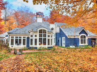 889 Horns Corners Rd, Cedarburg, WI 53012