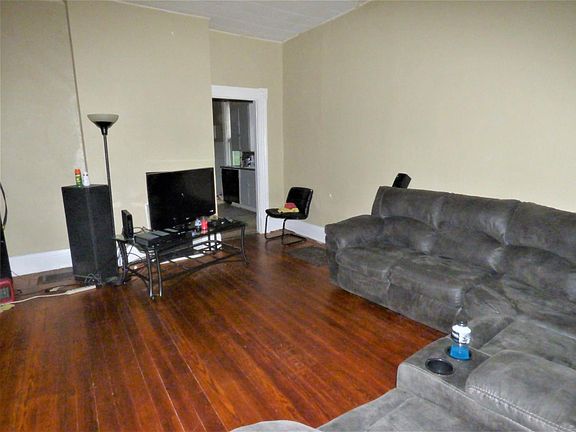 4th image of 8357 Wiswell Ave