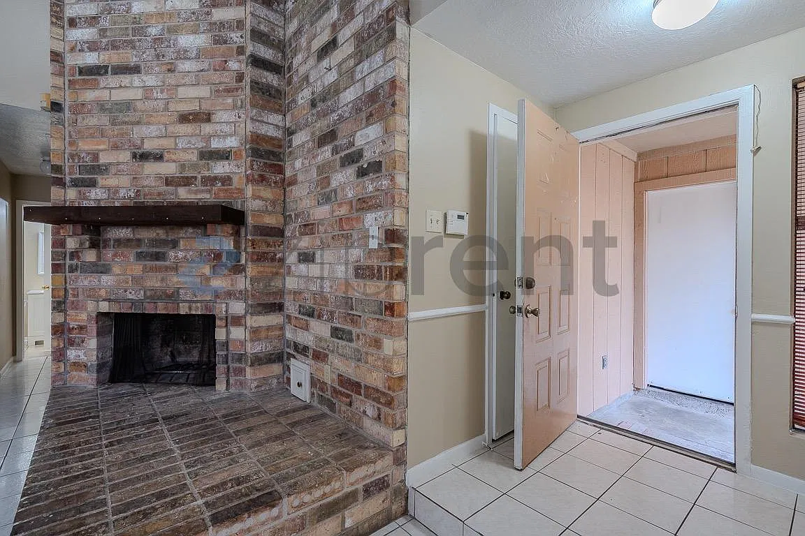 3 bed, 1469 sqft, $2,000 — Photo 3