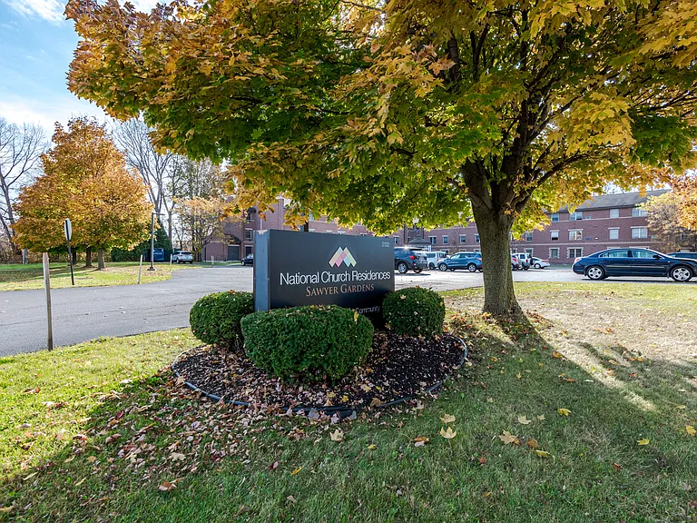 2132 Sawyer Dr — Photo 3