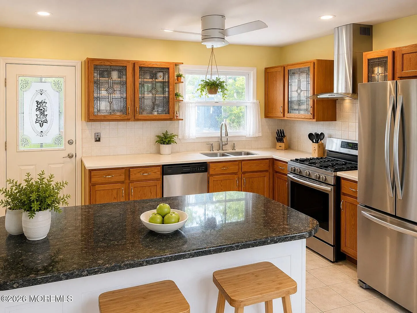 3 bed, 836 sqft, $7,000 — Photo 3