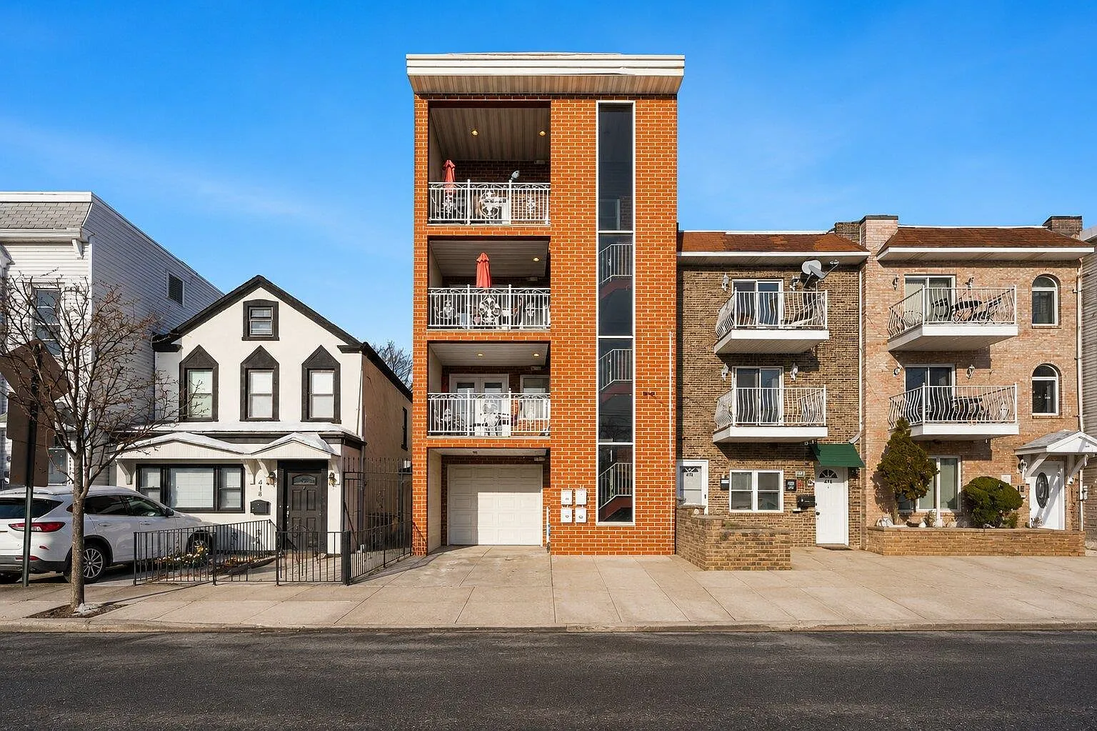 3 bed, 2.0 bath, $6,300 — Photo 1