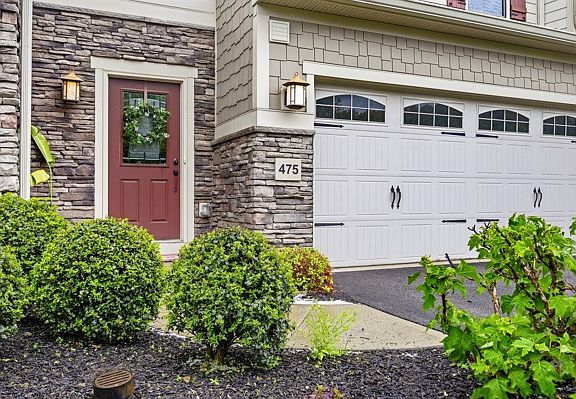 2nd image of 475 Fairmont Dr