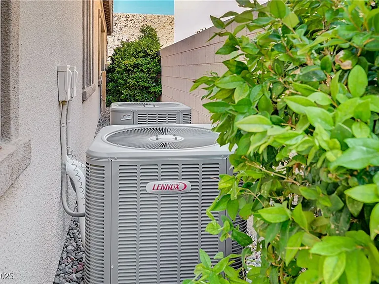 3943 Reyes Ave — Photo 57