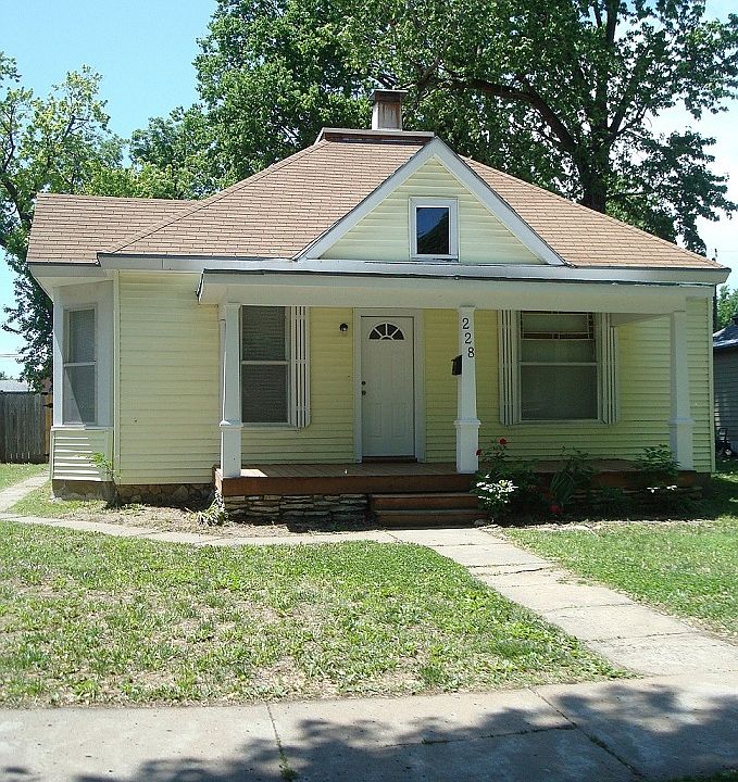 1st image of 228 S 11th St