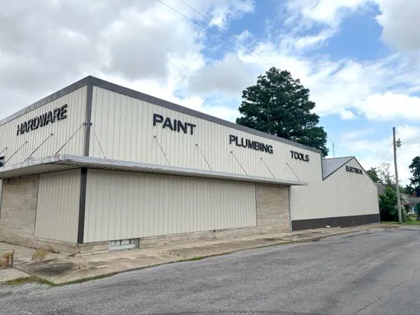 108 E Mill St, Wayne City, IL 62895