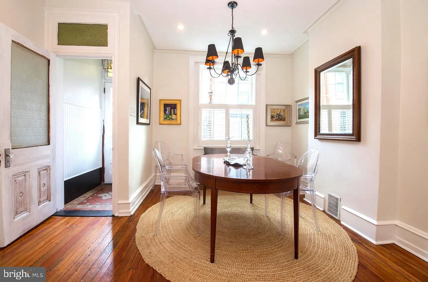 3 bed, 1.0 bath, 988 sqft, $2,850 — Photo 1