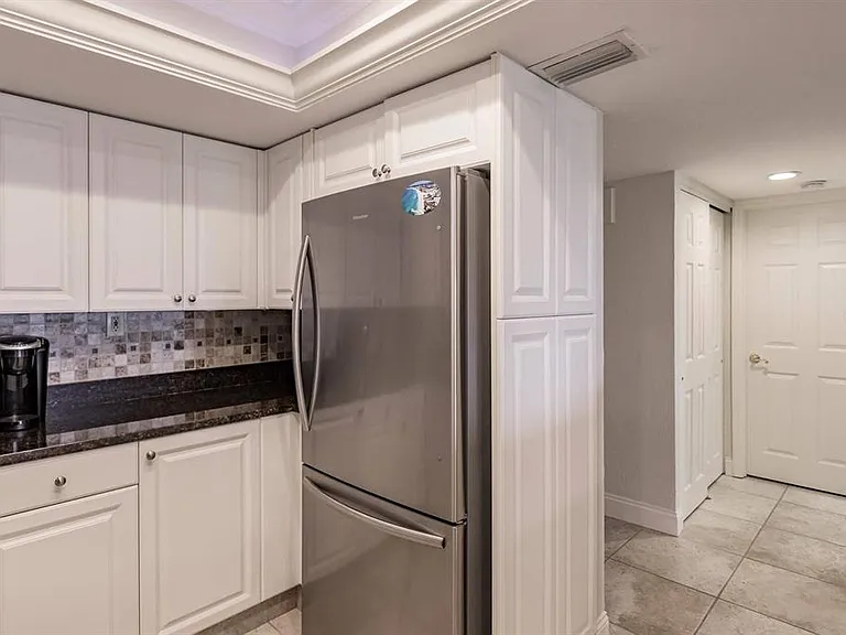 1125 W Peppertree Dr #605 — Photo 12