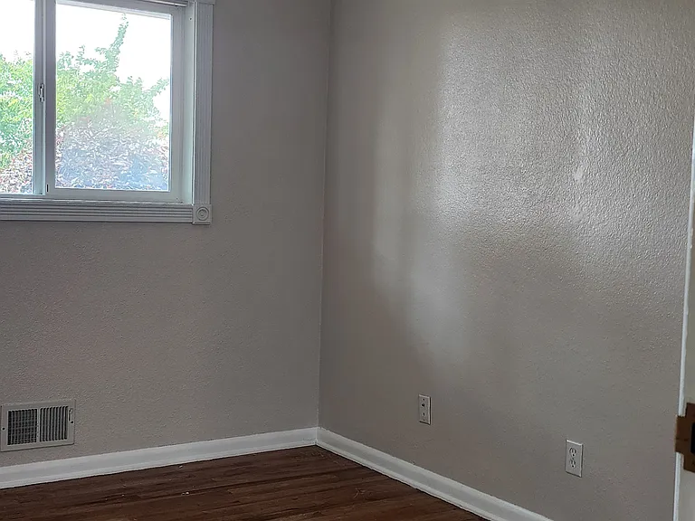 7995 Hazelgreen Rd NE — Photo 16
