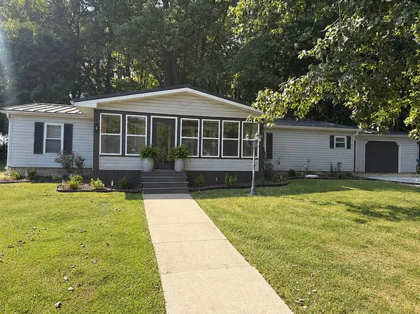 5623 Lakeview Dr, Loogootee, IN 47553