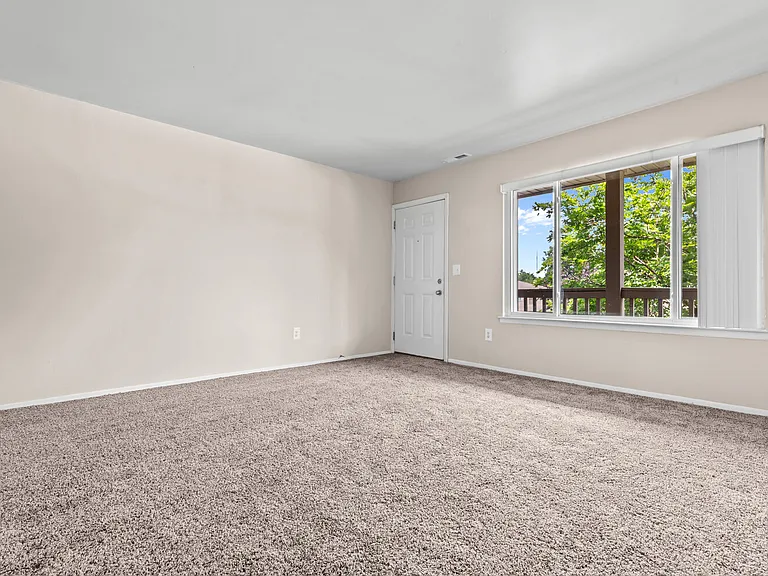 Water's Edge Apartments — Photo 11