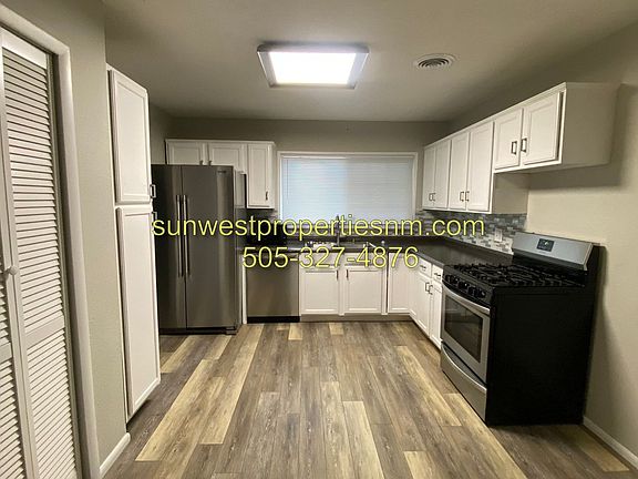 3rd image of 208 El Paso Dr
