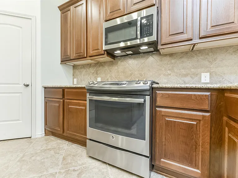 248 Clementine Ct — Photo 12