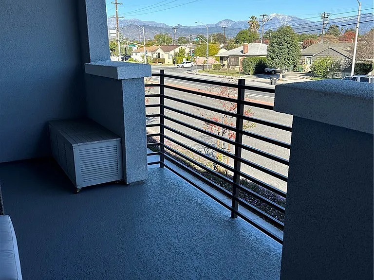 221 N Vincent Ave — Photo 23