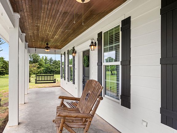 3rd image of 3088 Magnolia Loop