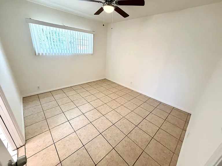 221 W Hammel St — Photo 16