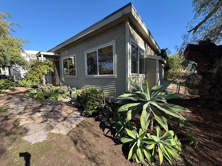 Eugene Pl — Photo 2