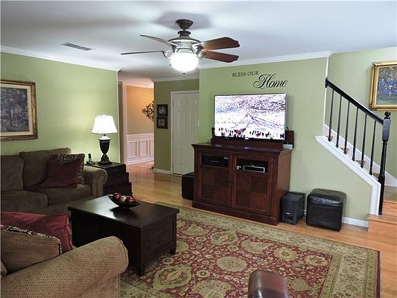 3rd image of 1005 Woodline Cir