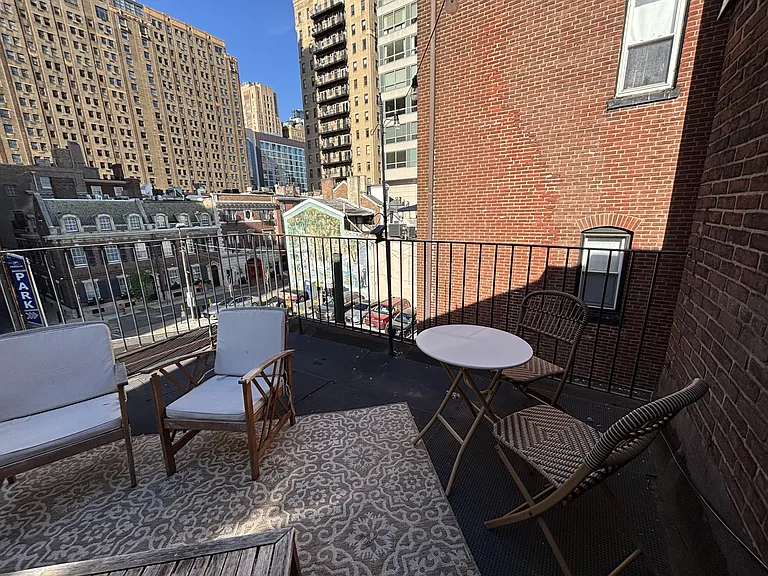 1725 Spruce St — Photo 10