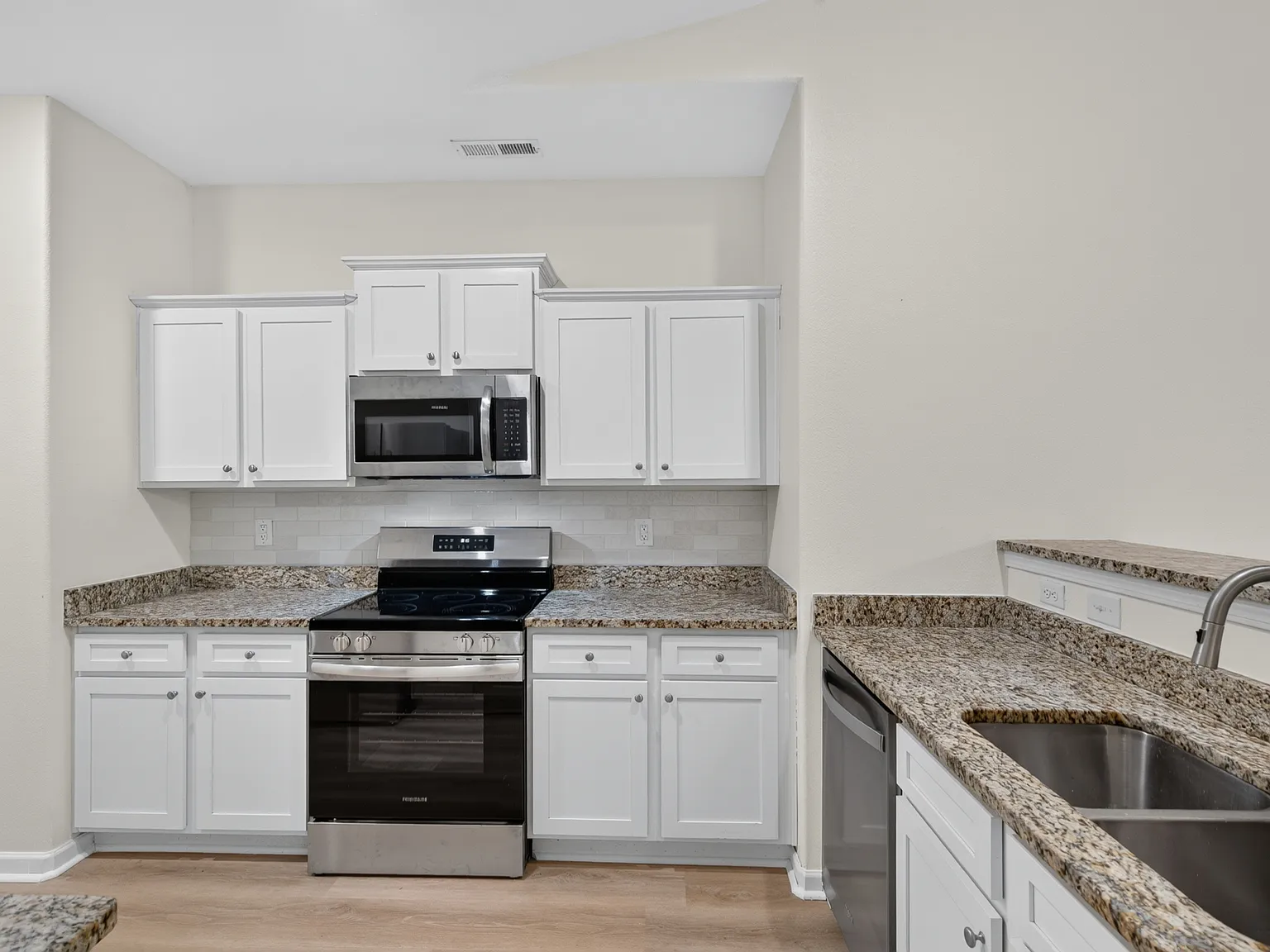 3 bed, 1400 sqft, $1,890 — Photo 4