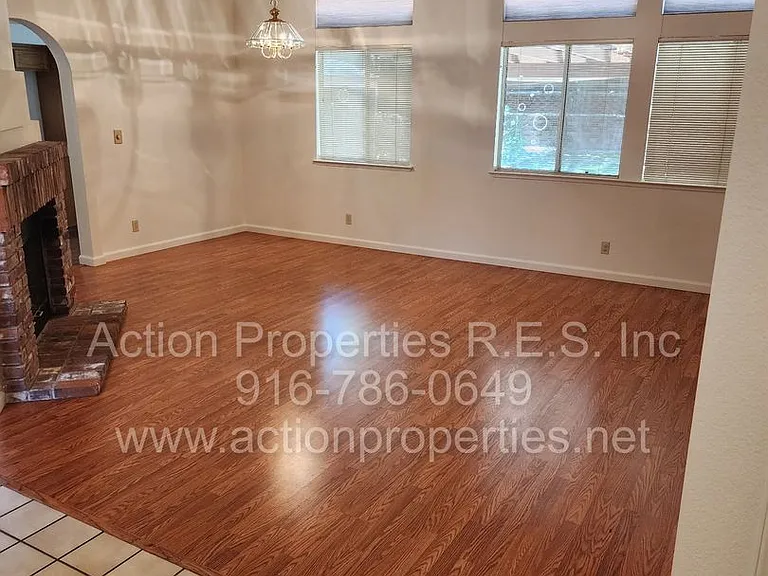 1417 Hurlston Way — Photo 28