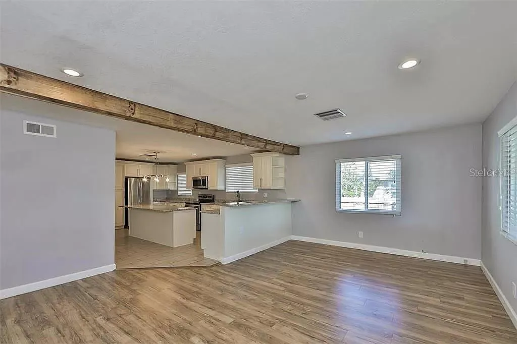 4 bed, 2.0 bath, 1524 sqft, $4,400 — Photo 3