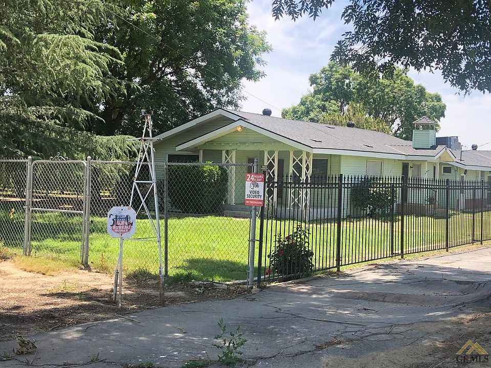 2nd image of 14829 Magnolia Ave