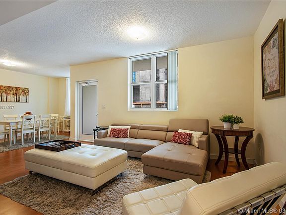 4th image of 601 NE 23rd St Ph 5