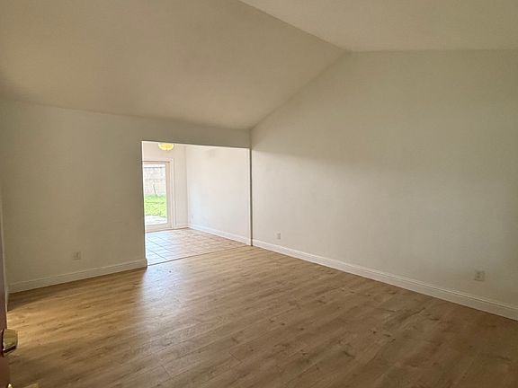 5th image of 2621 Shad Ct