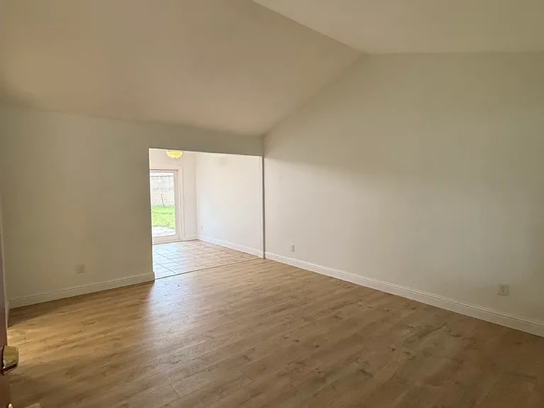 2621 Shad Ct — Photo 5