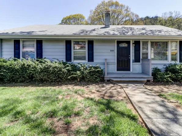 1001 Hartsook Blvd SE, Roanoke, VA 24014