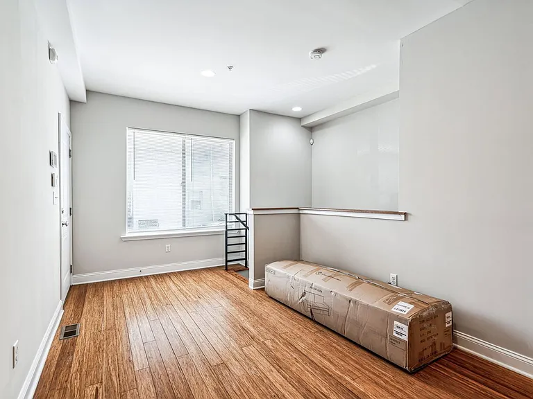 1633 Carpenter St #A — Photo 9